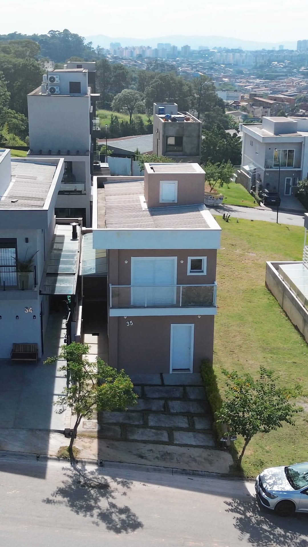 Post 6 by Imobili Imóveis on Instagram (video)