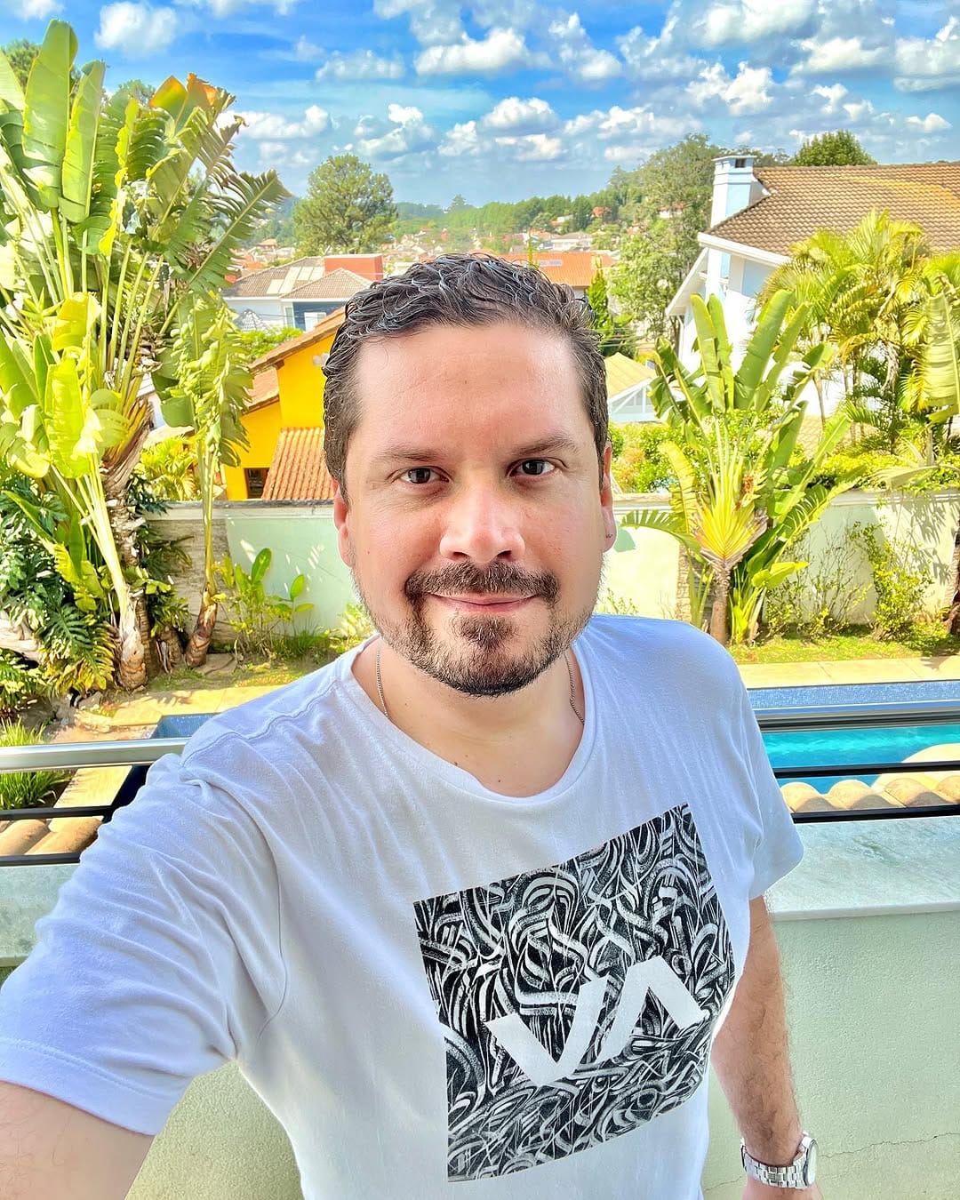 Post 10 by Julio Cesar Cortez on Instagram (image)