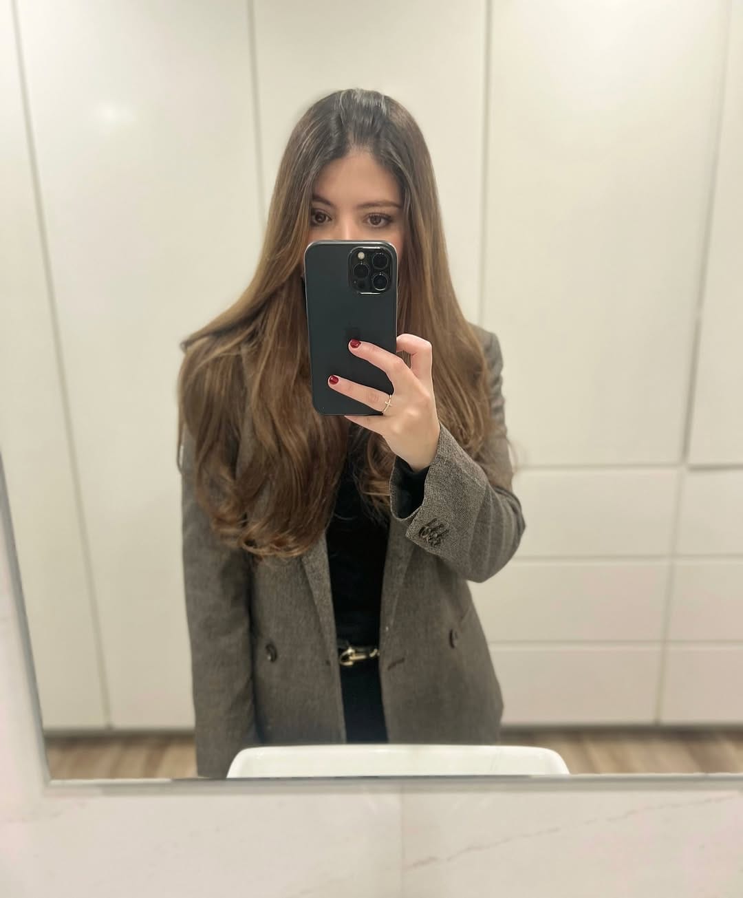 Post 1 by Paola Escobar on Instagram (image)