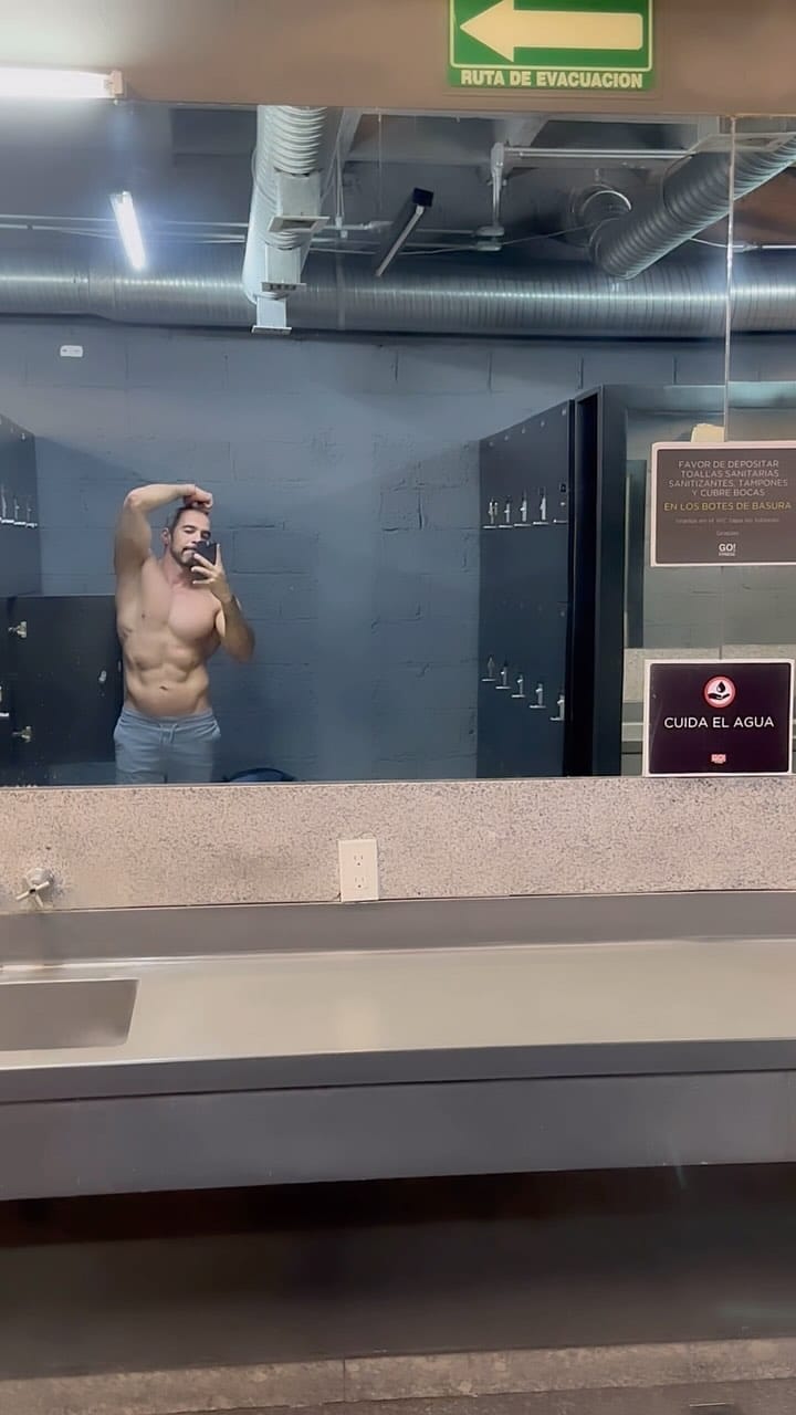 Post 9 by Carlos HM on Instagram (video)