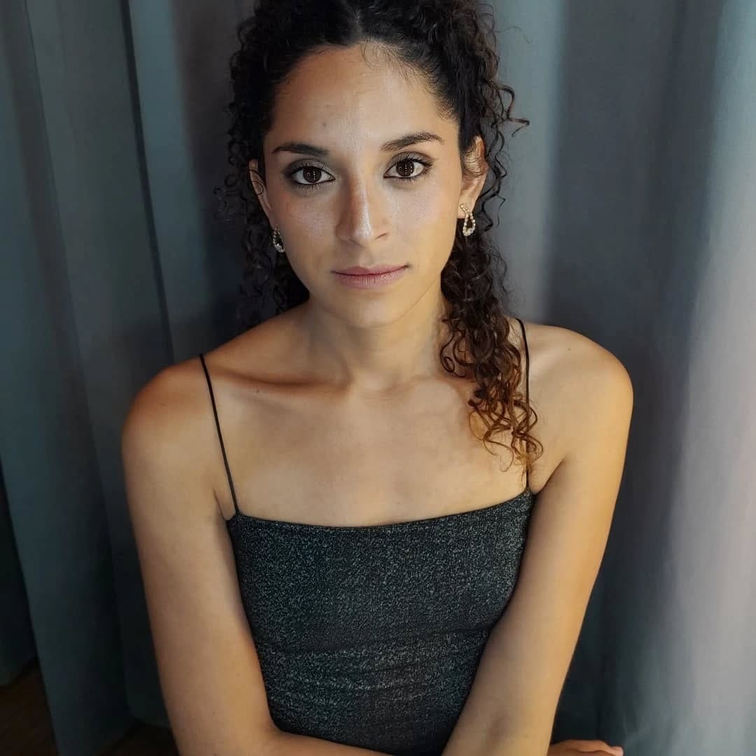Post 10 by Cami Lemos on Instagram (carousel)