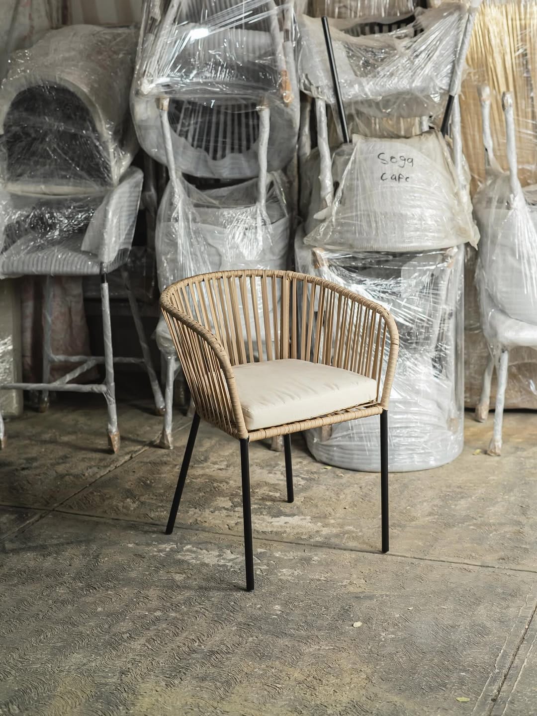 Post 3 by Sillas bancos y salas de exterior on Instagram (carousel)