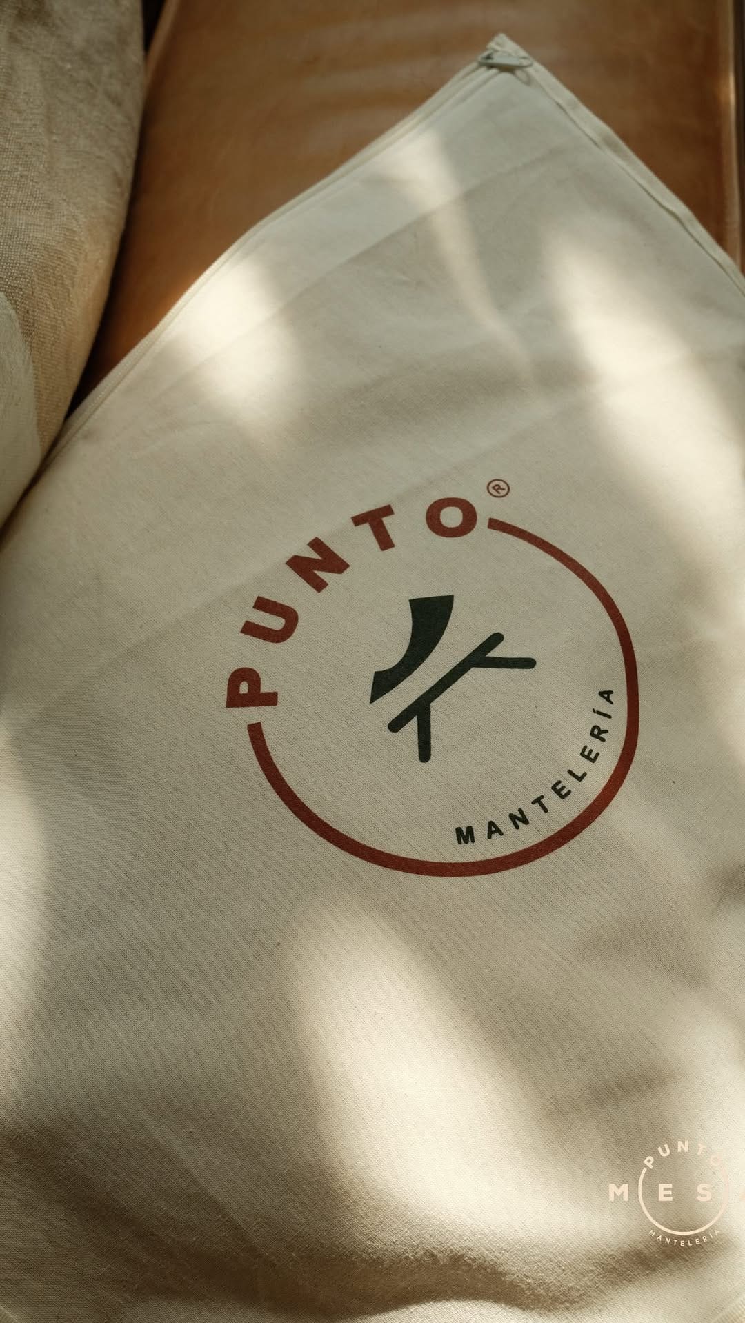 Post 1 by PUNTO MESA on Instagram (video)