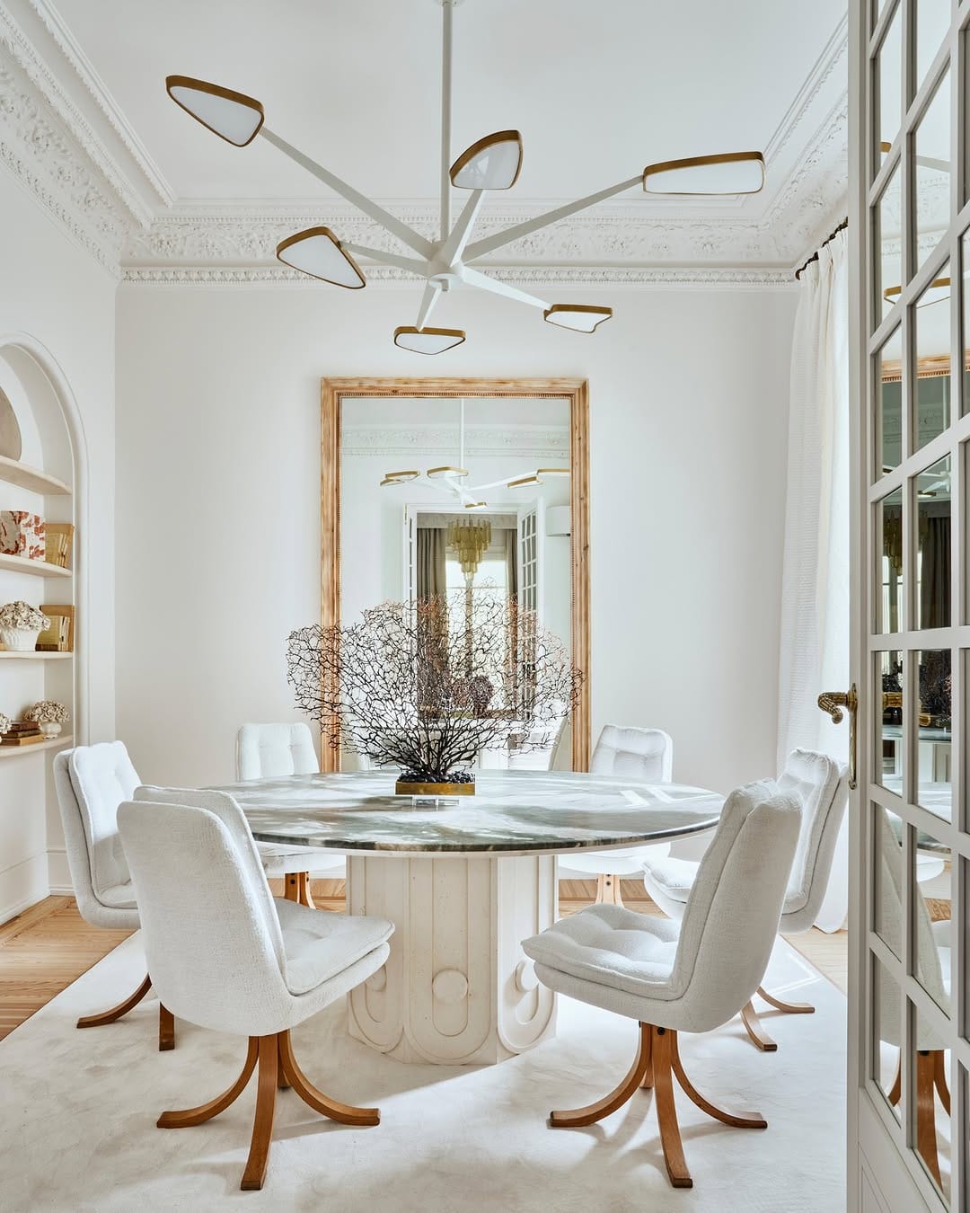 Post 10 by Beatriz Silveira. Designer on Instagram (image)