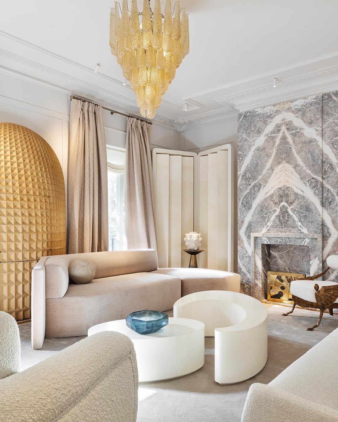 Post 9 by Beatriz Silveira. Designer on Instagram (image)