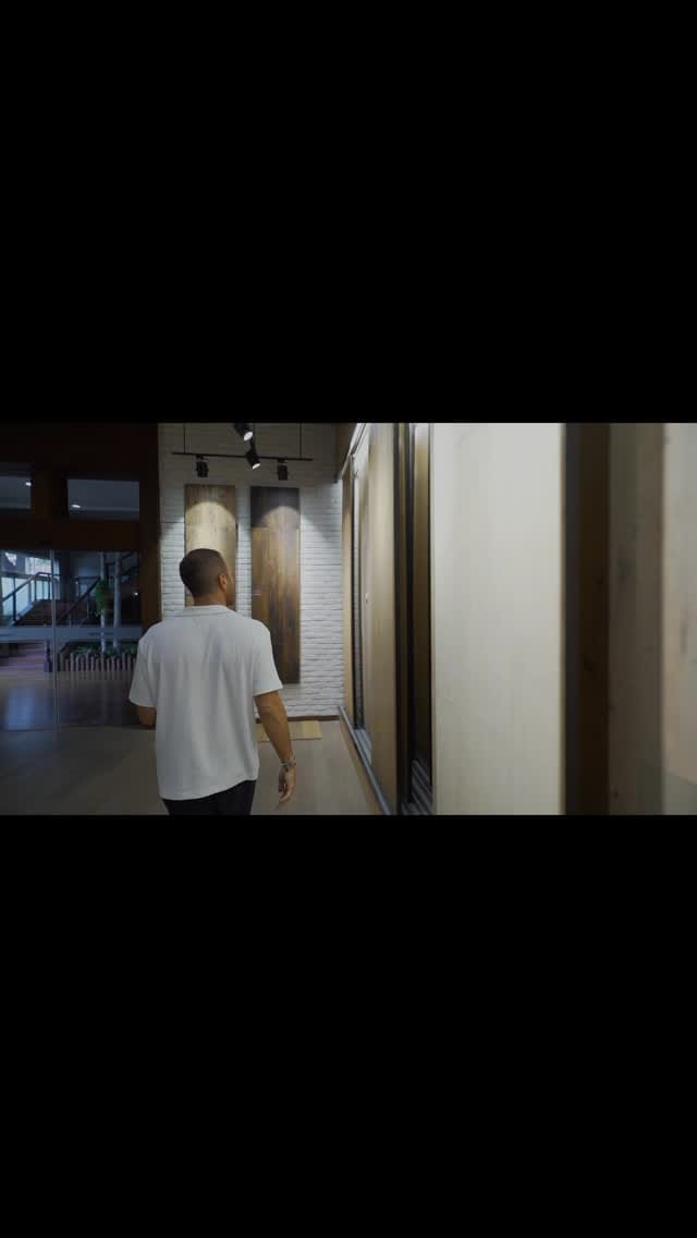 Post 1 by Daniel Gindic on Instagram (video)