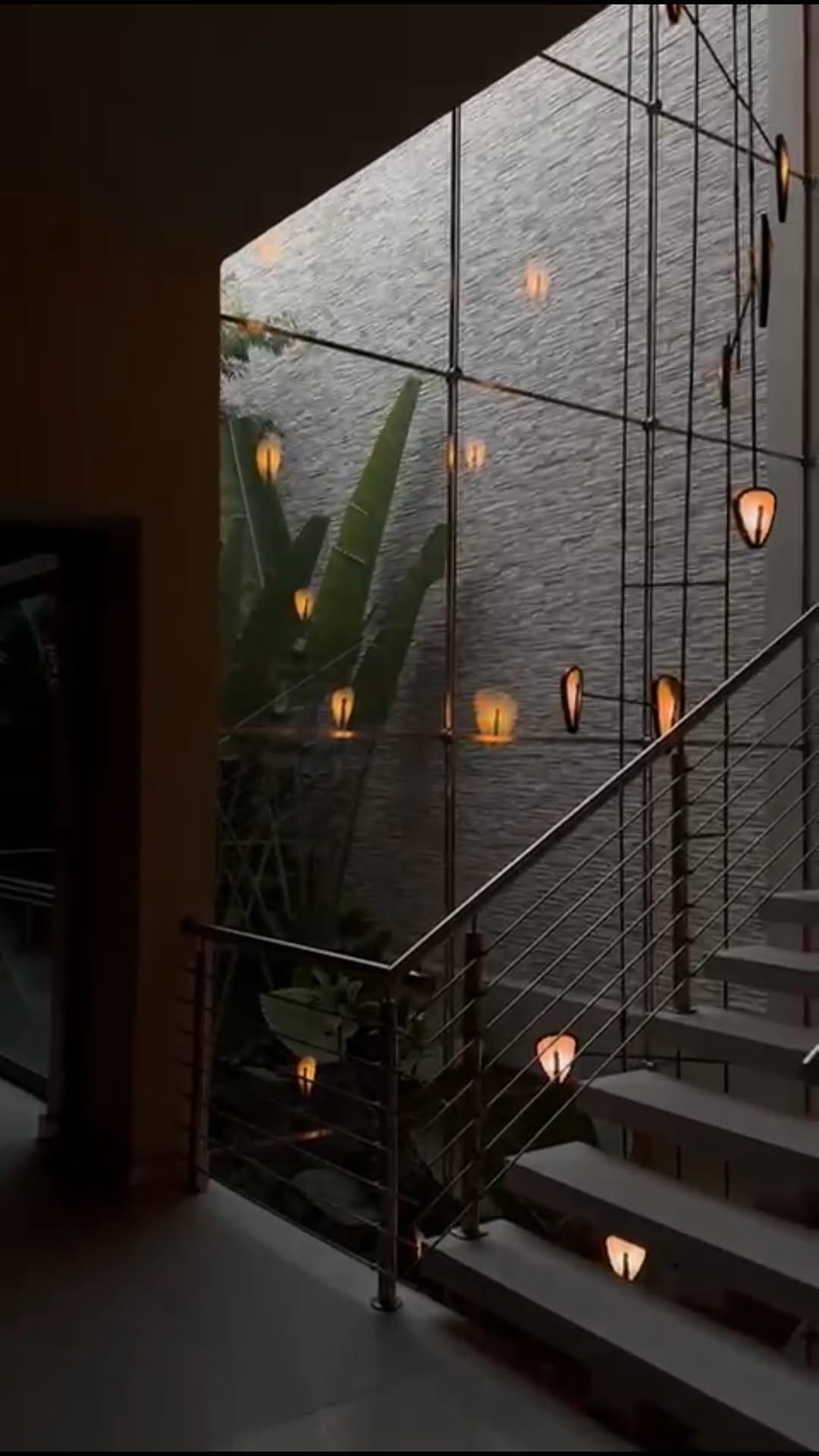 Post 10 by Claudia Ornelas on Instagram (video)