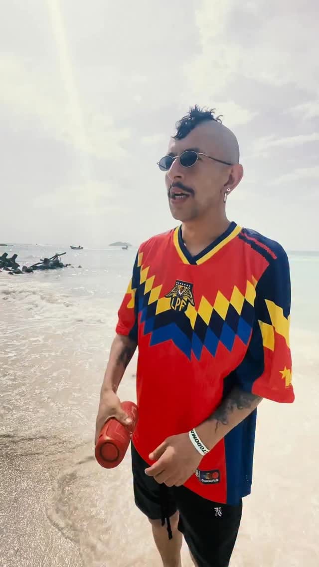 Post 2 by LosPetitFellas on Instagram (video)