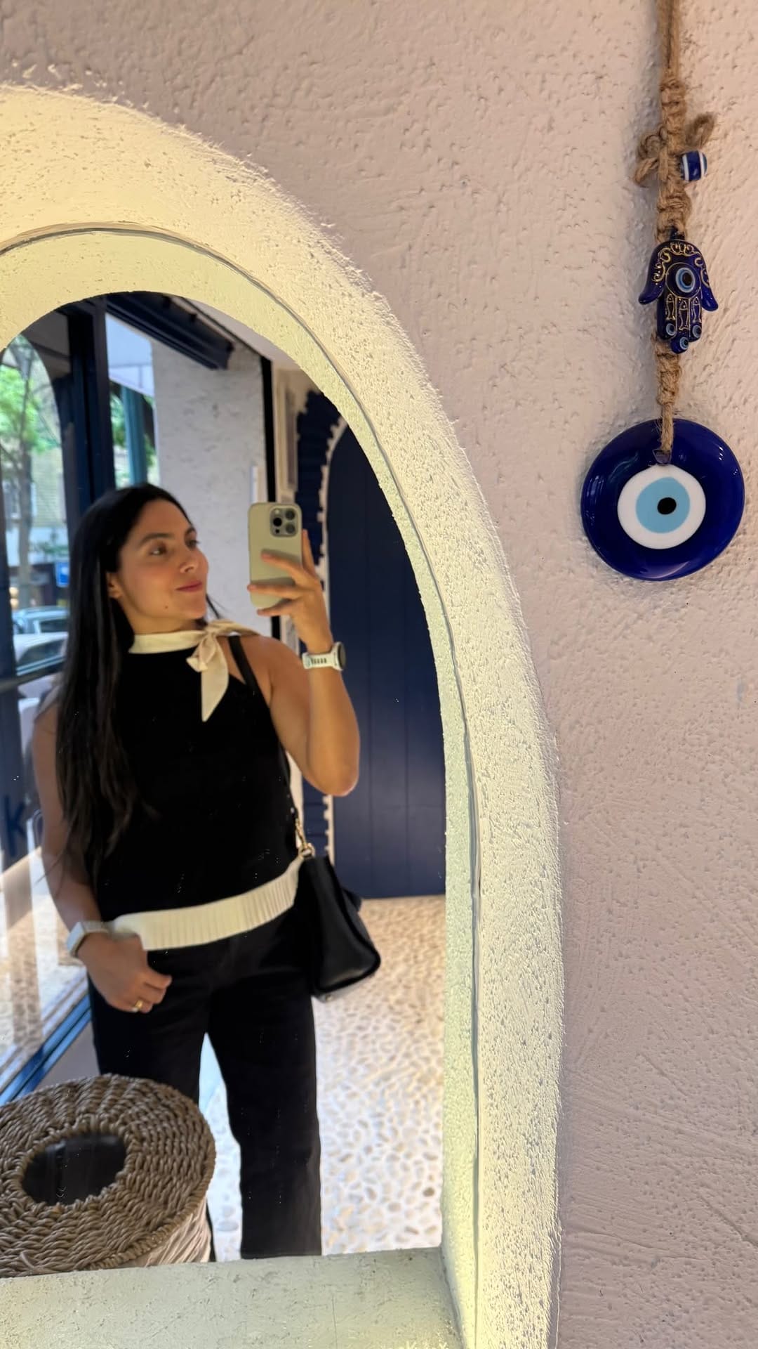 Post 3 by Mayra Serna on Instagram (video)