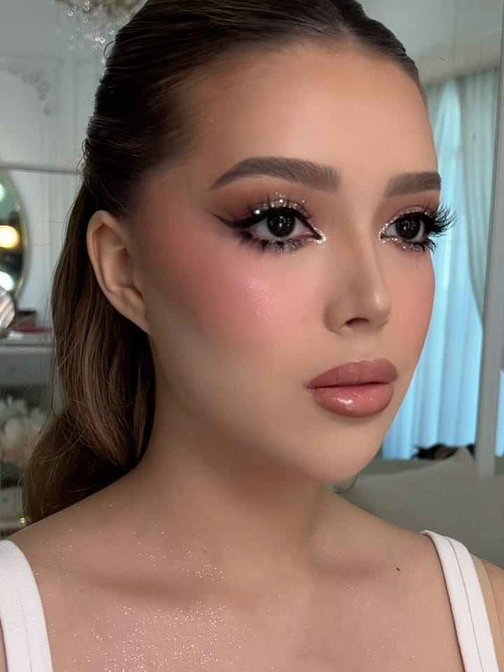 Post 6 by Thalía Barajas Makeup on Instagram (carousel)