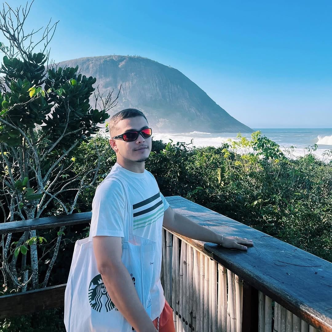 Post 1 by oi, eu sou o hell on Instagram (carousel)
