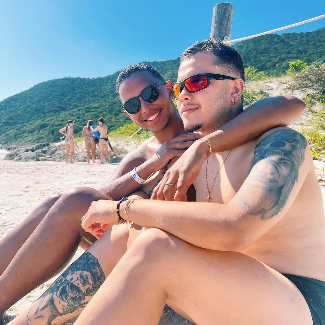 Post 3 by oi, eu sou o hell on Instagram (carousel)
