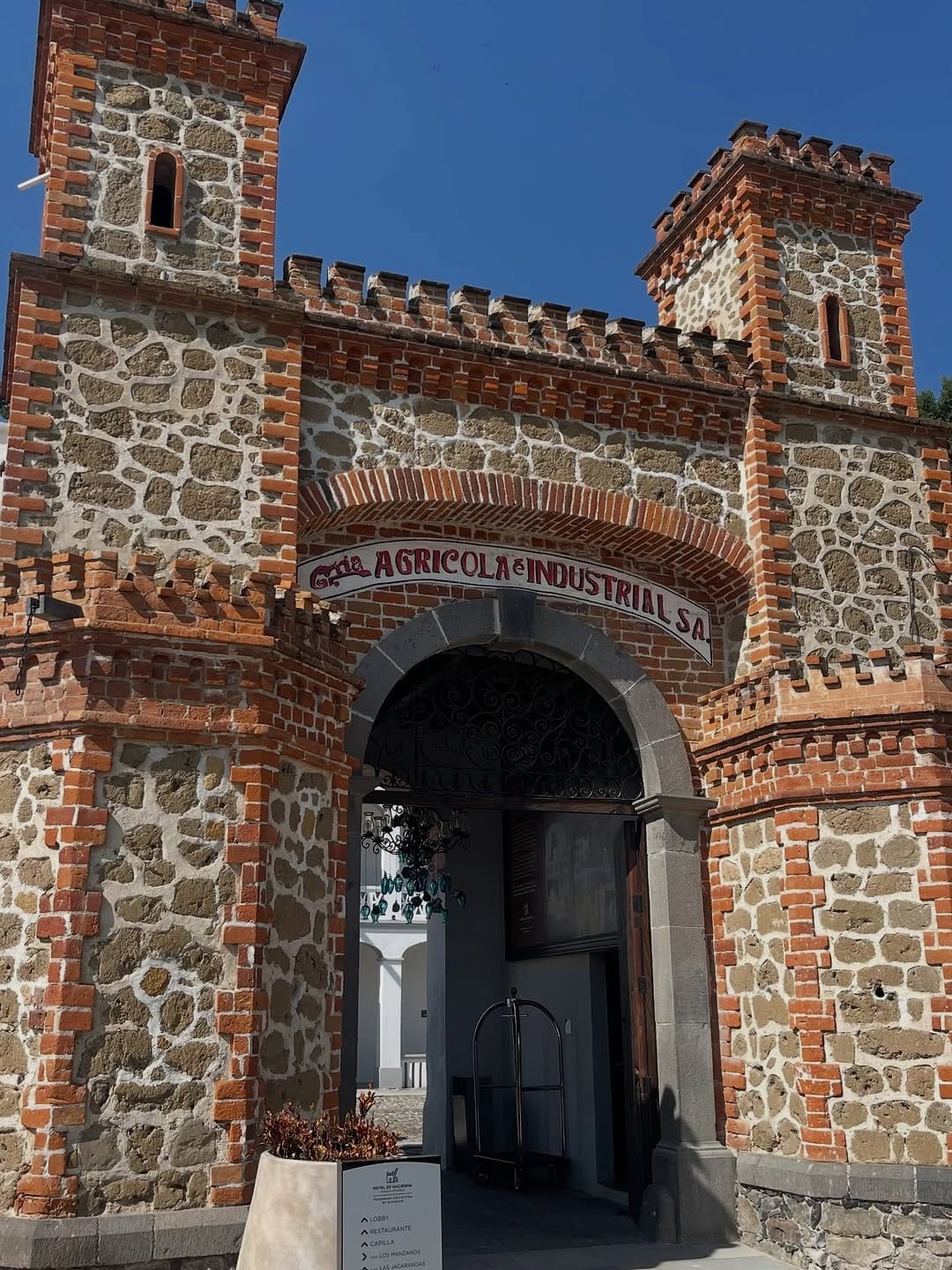 Post 1 by Samir Galán on Instagram (carousel)