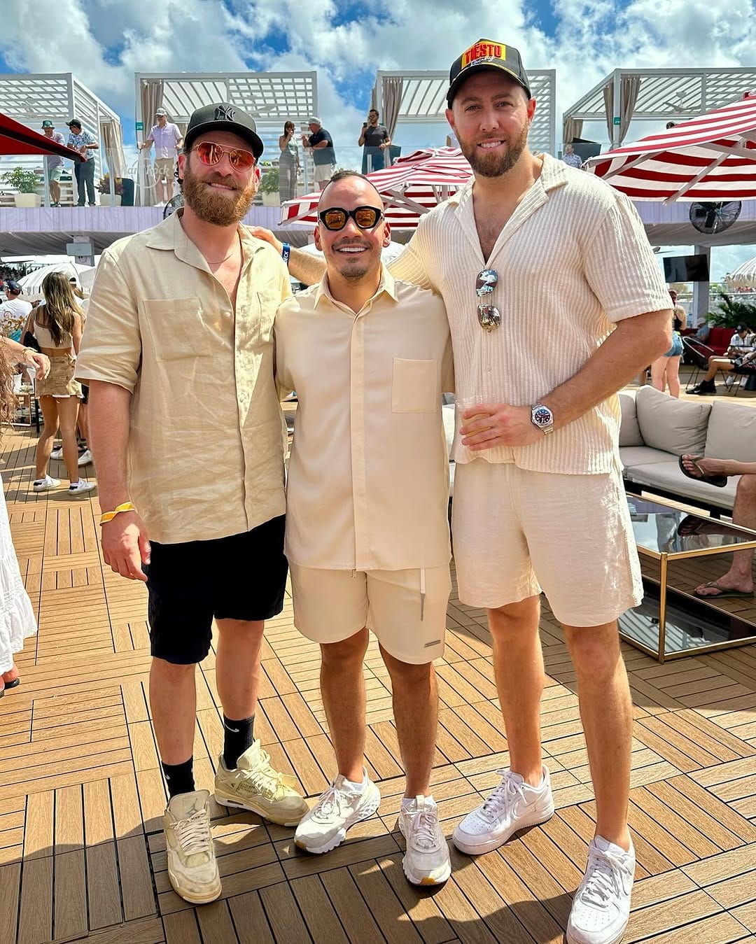 Post 10 by 𝗕𝗔𝗖𝗞𝗦𝗧𝗔𝗚𝗘 𝗕𝗟𝗔𝗞𝗘 on Instagram (carousel)