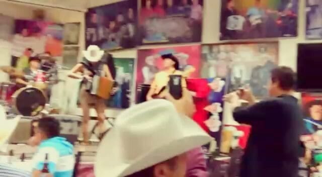 Post 10 by Alma Vega Dra. Acordeón on Instagram (video)