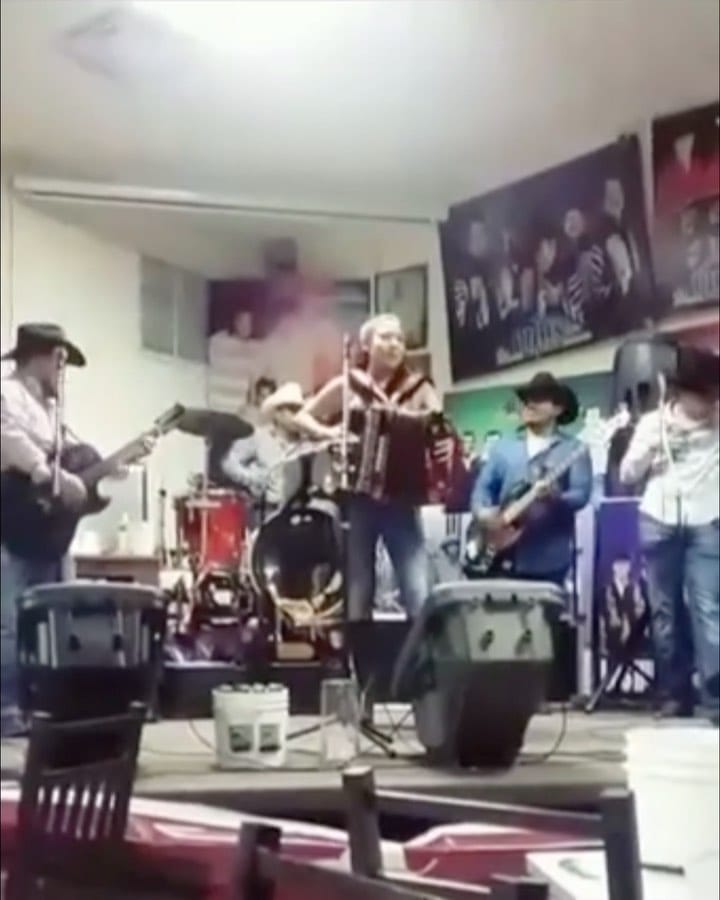 Post 8 by Alma Vega Dra. Acordeón on Instagram (video)