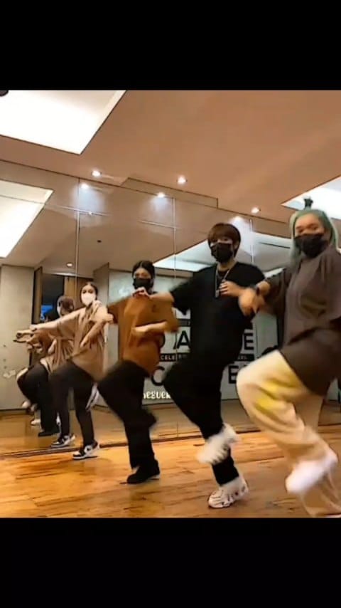 Post 2 by ranz and niana 🧸♡ on Instagram (video)