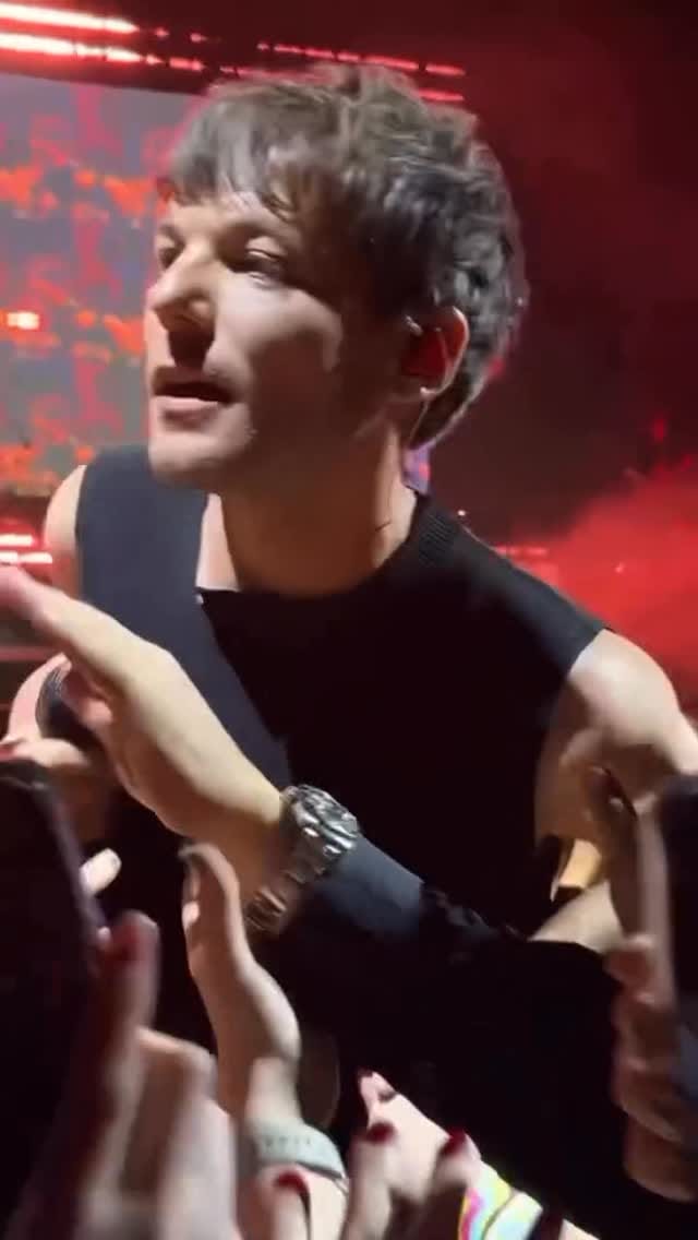 Post 8 by LOUIS TOMLINSON FAN ACCOUNT on Instagram (video)