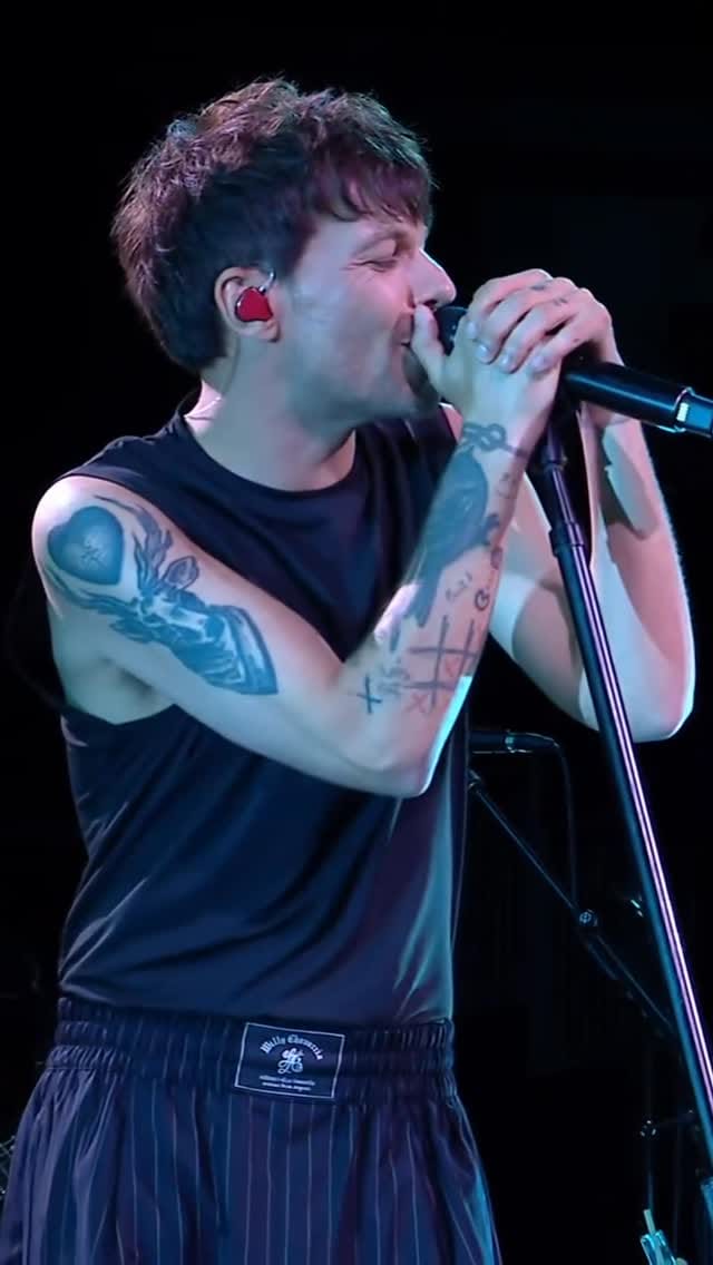 Post 4 by LOUIS TOMLINSON FAN ACCOUNT on Instagram (video)