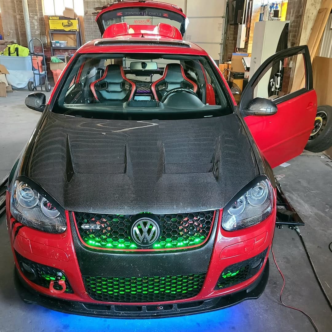 Post 2 by 👑CARBON FIBER K04 MK5 GTI 🚘 on Instagram (carousel)