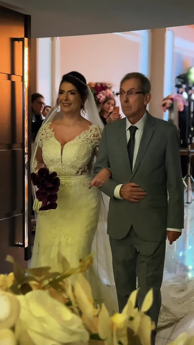 Post 3 by 𝐂𝐎𝐑𝐀𝐋 𝐌𝐎𝐙𝐀𝐑𝐓 on Instagram (video)
