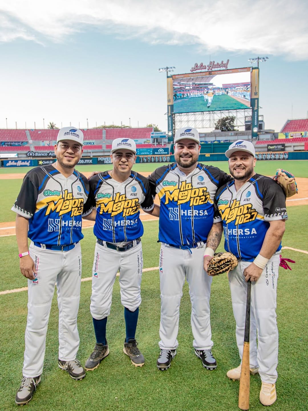 Post 10 by Javier Osuna (el chiras) on Instagram (carousel)