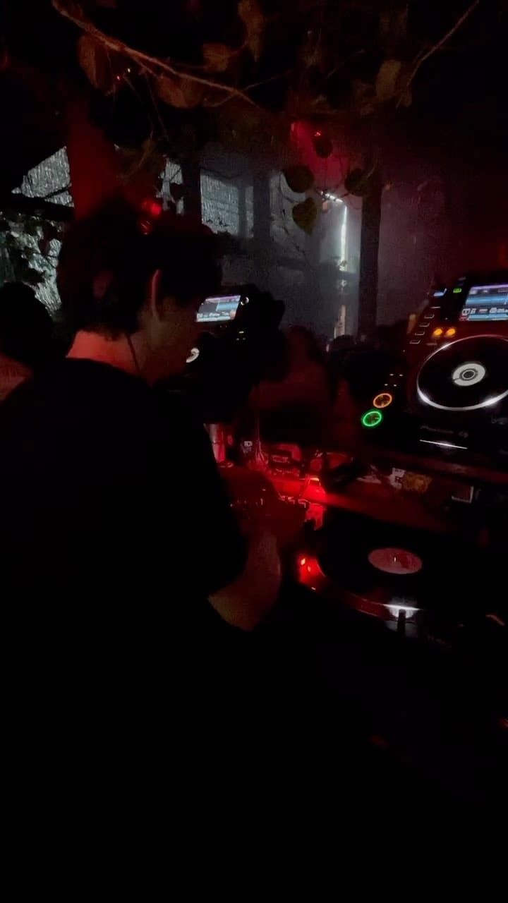 Post 8 by Sakro on Instagram (video)