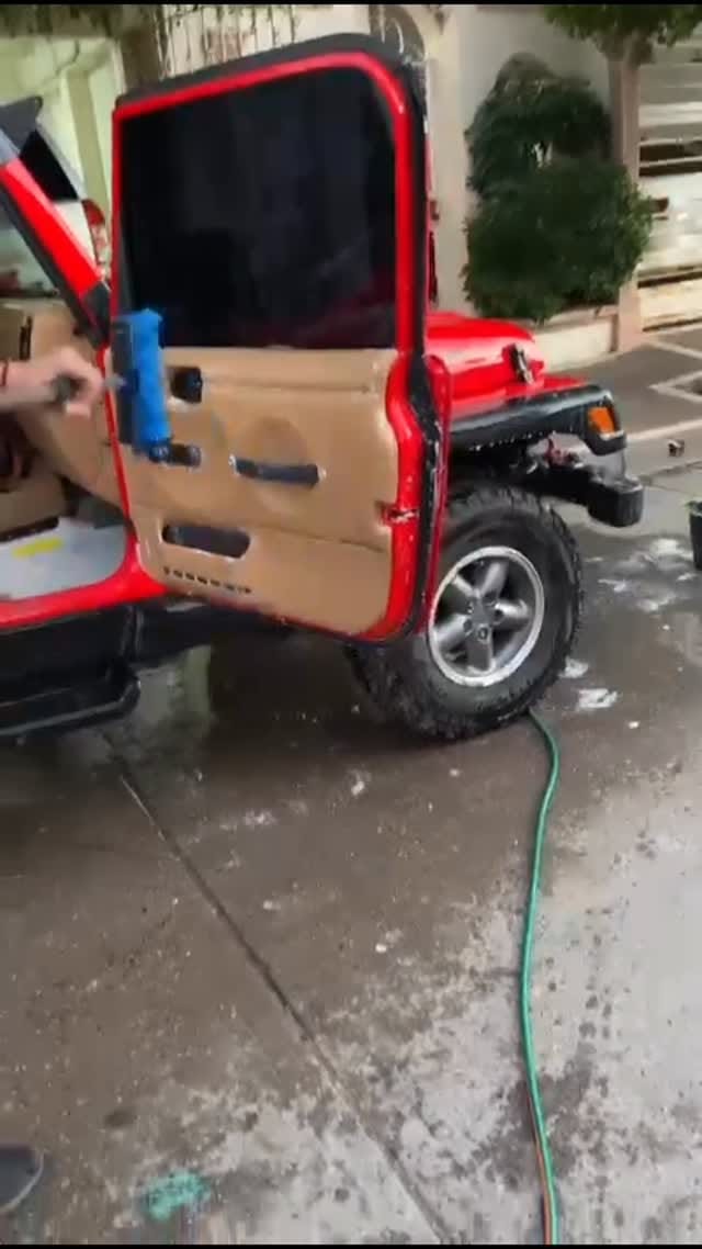 Post 4 by Jeeps_cln🏜️‼️ on Instagram (video)
