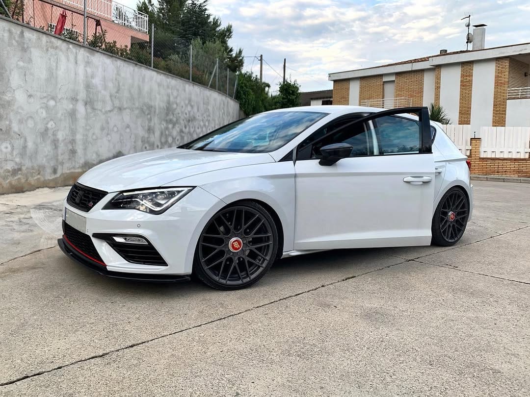 Post 3 by Seat Leon FR 5F on Instagram (image)