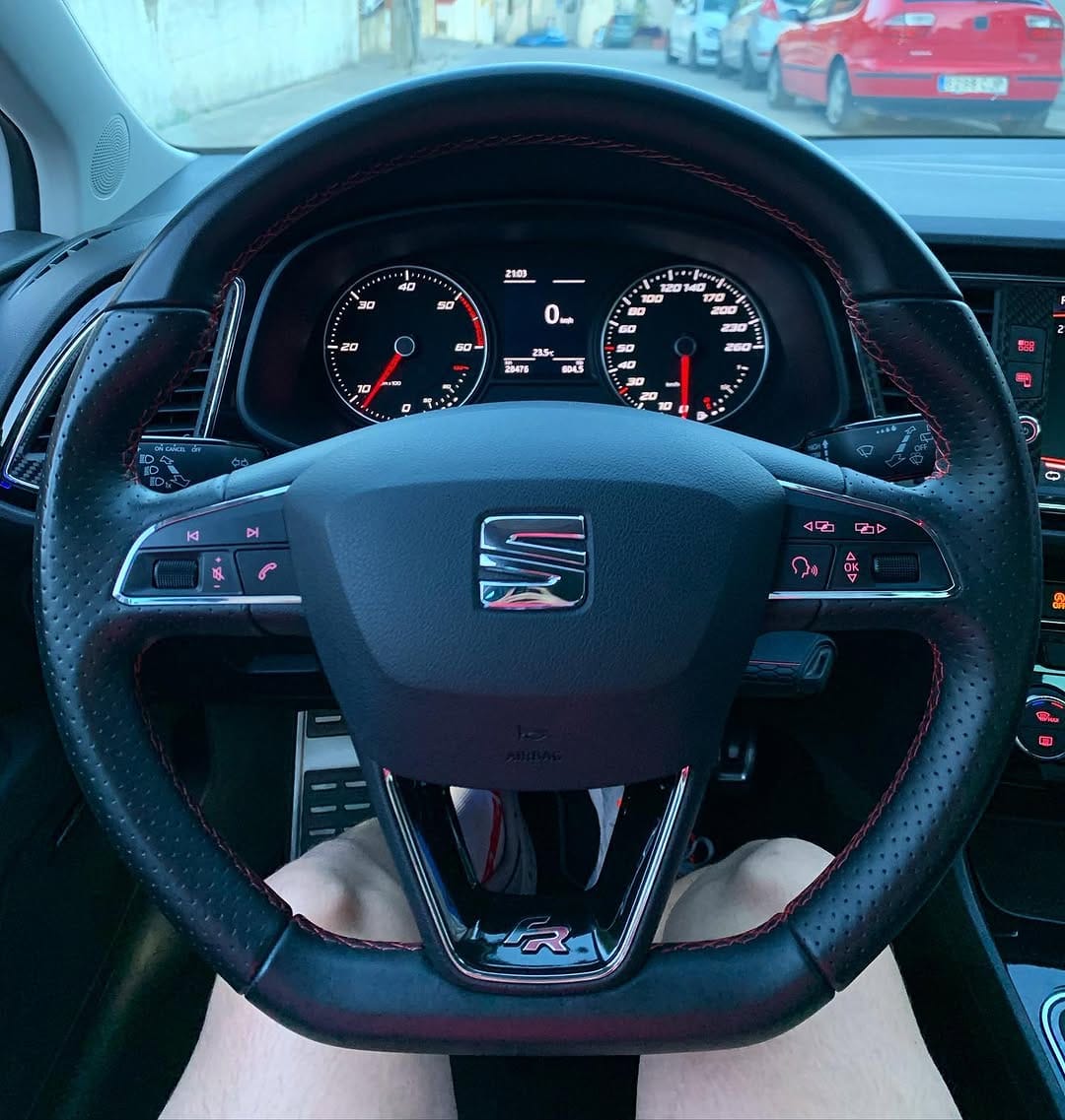 Post 2 by Seat Leon FR 5F on Instagram (image)