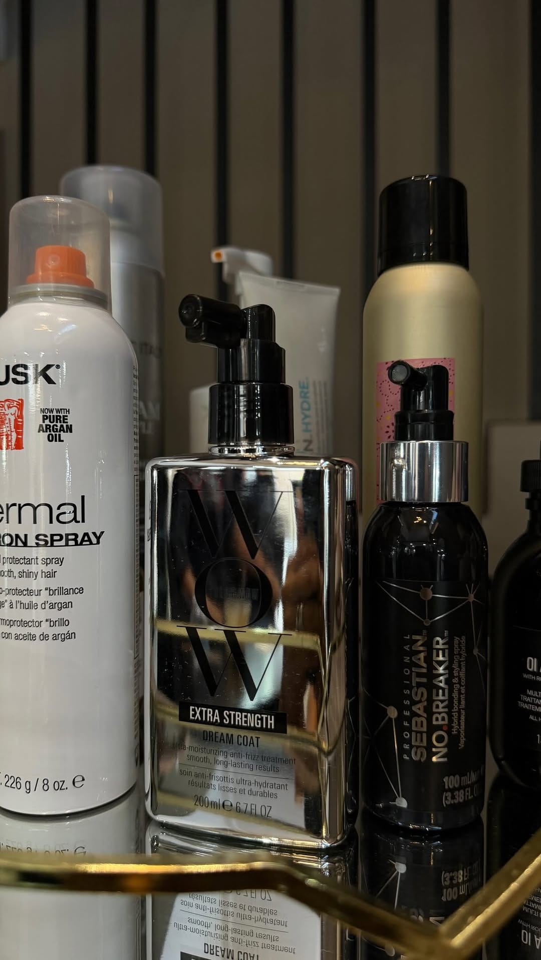 Post 5 by Laura Flores Hair Stylist on Instagram (video)