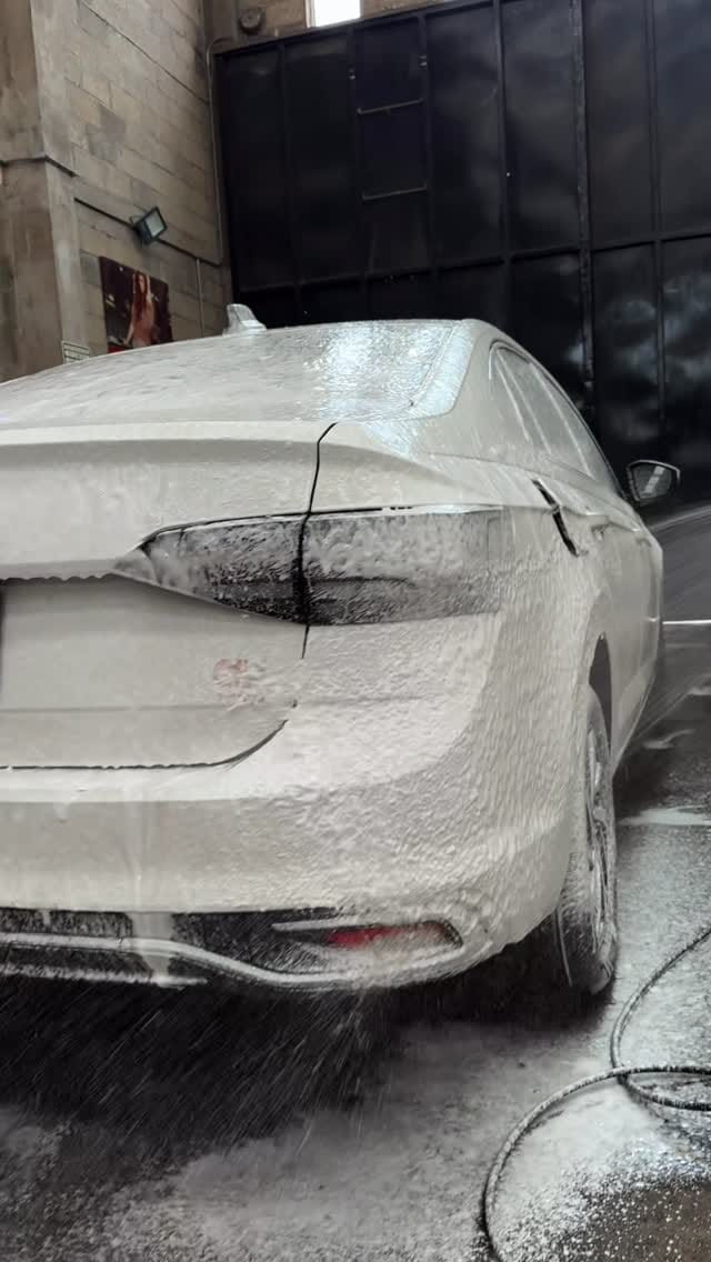 Post 1 by KingDetailer on Instagram (video)