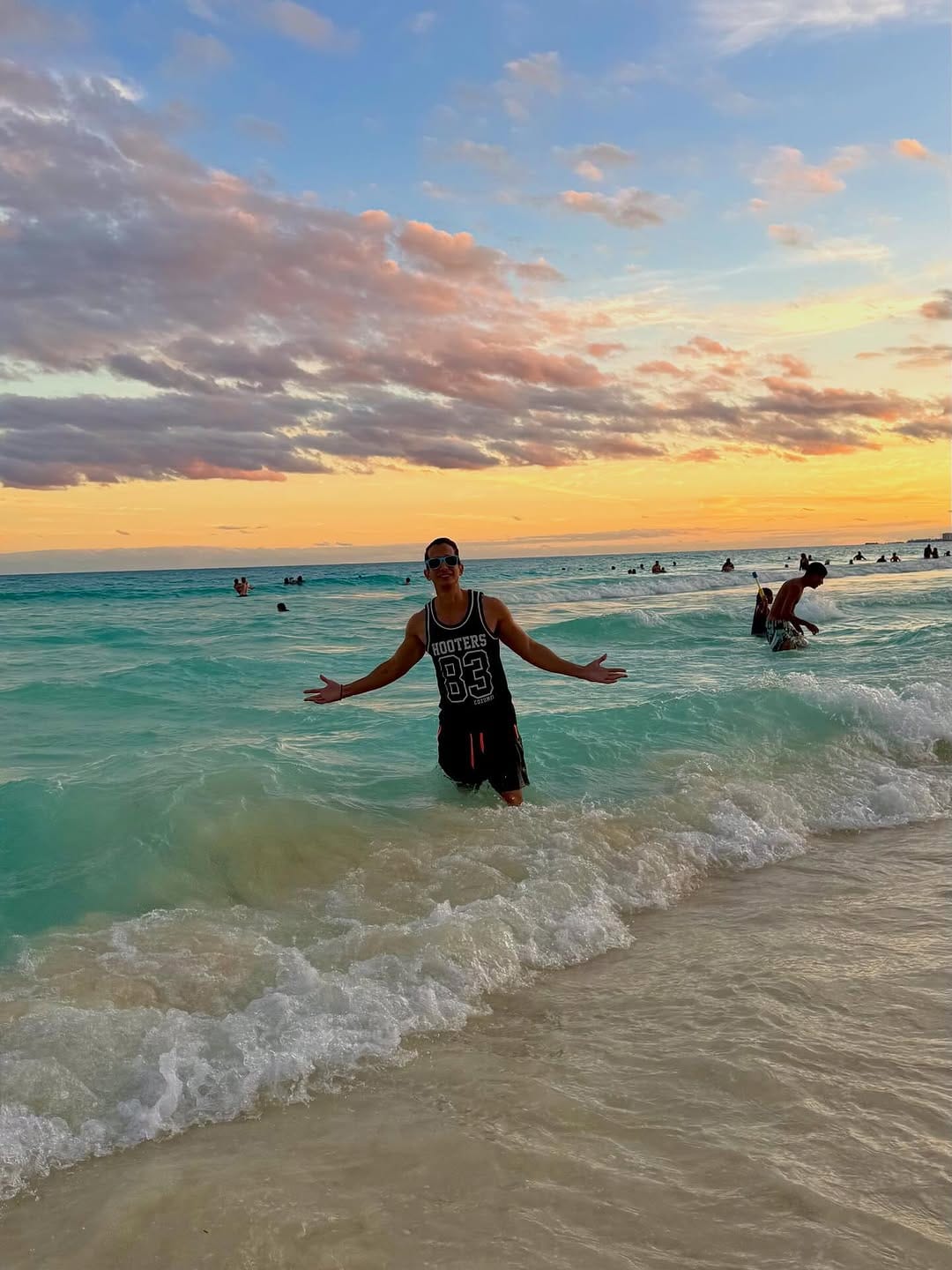 Post 2 by Memo Muñoz on Instagram (image)