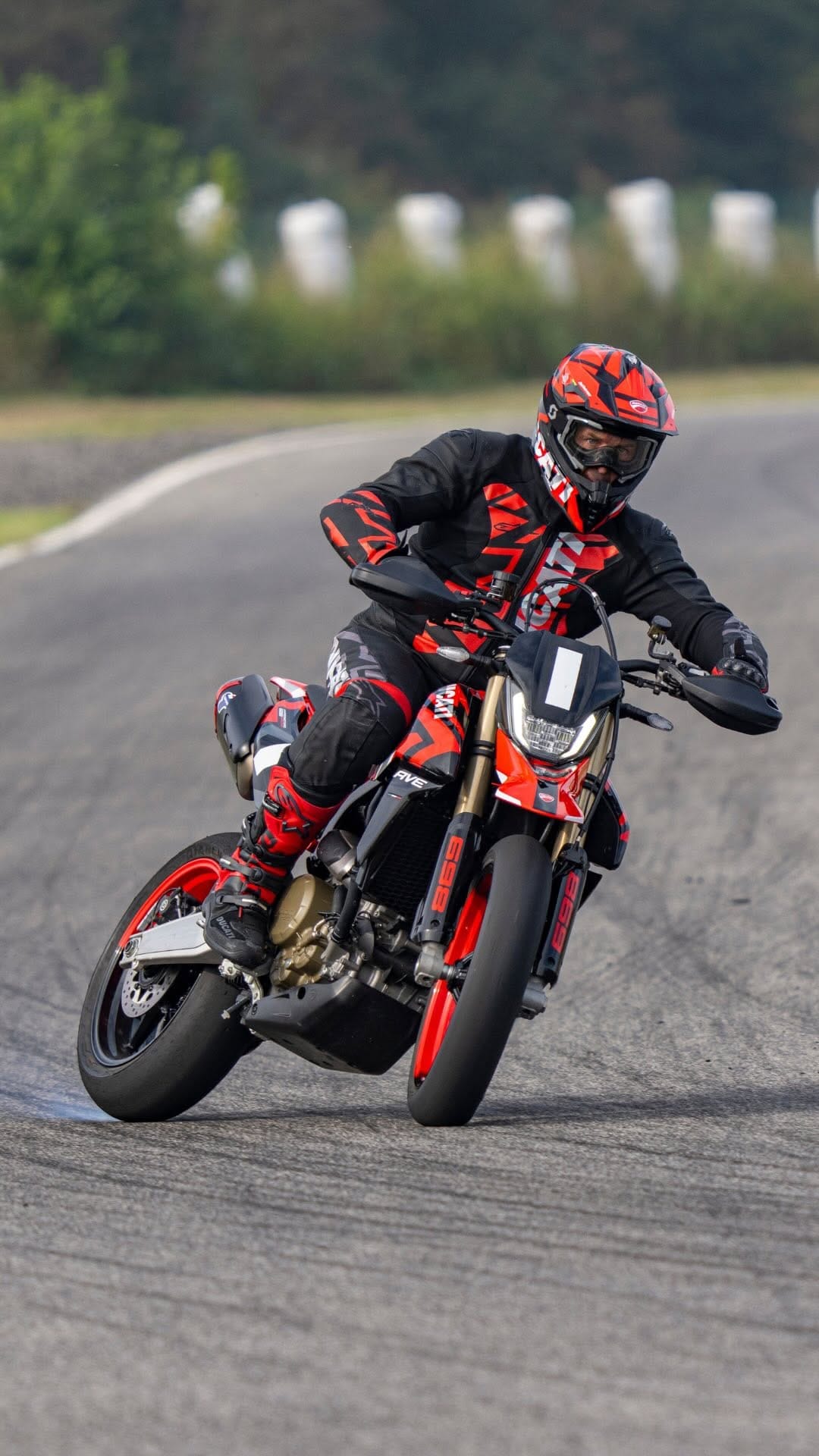 Post 7 by DLG Moto Art on Instagram (video)