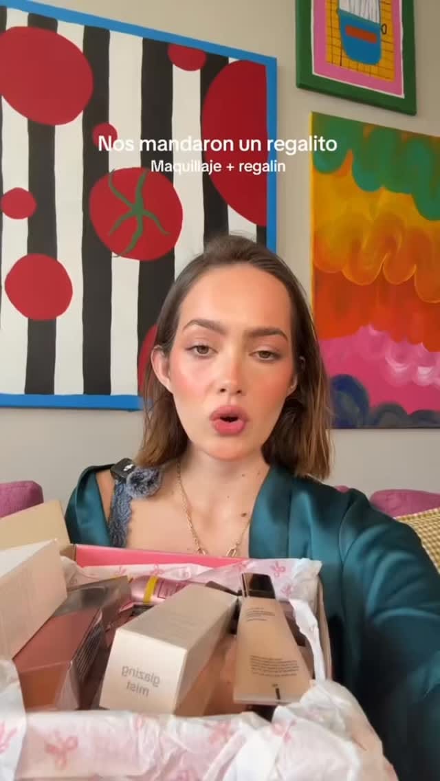Post 10 by Juicy Skin on Instagram (video)
