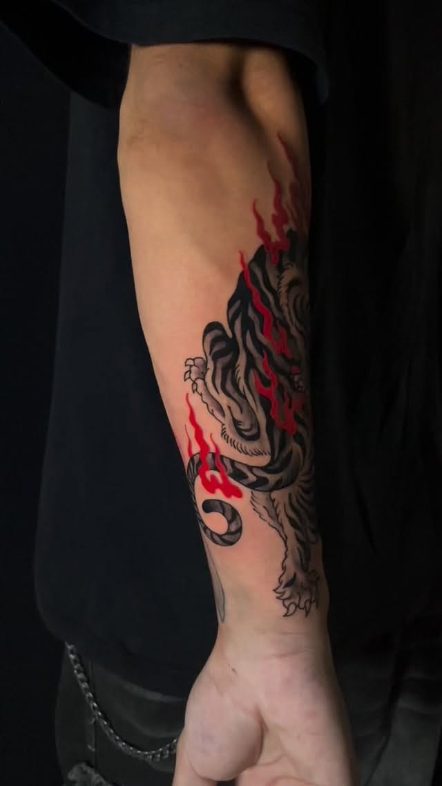 Post 1 by Ritual Tattoo Estudio Uruguay on Instagram (video)