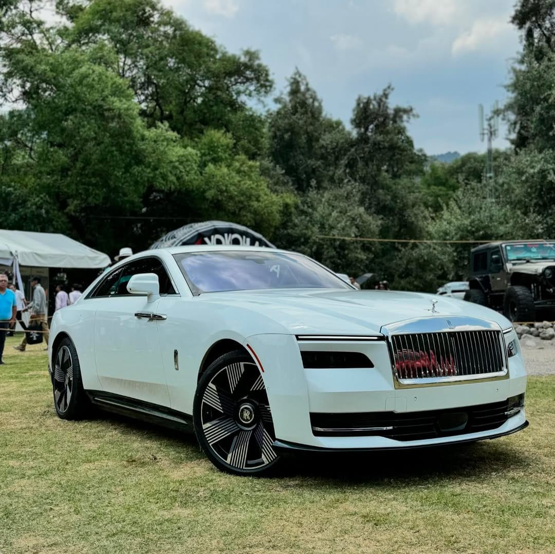Post 10 by HyperCarsMX on Instagram (carousel)