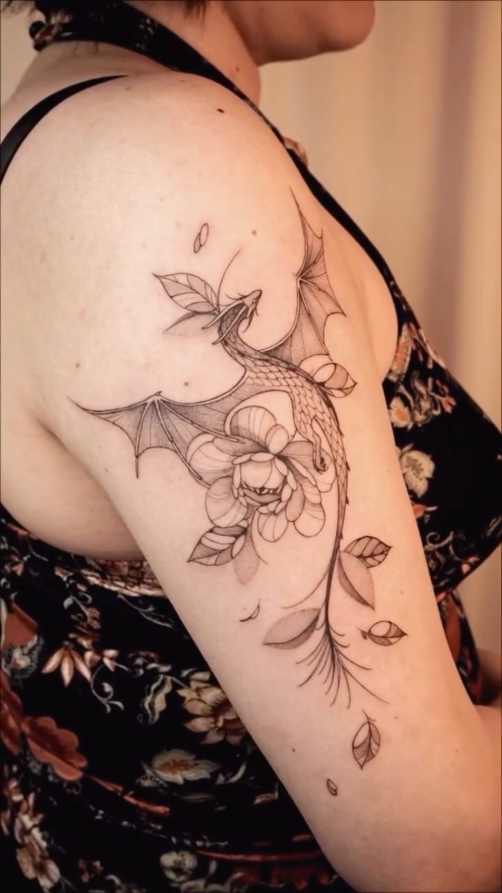 Post 1 by LAU VAN  |  TATUADORA on Instagram (video)