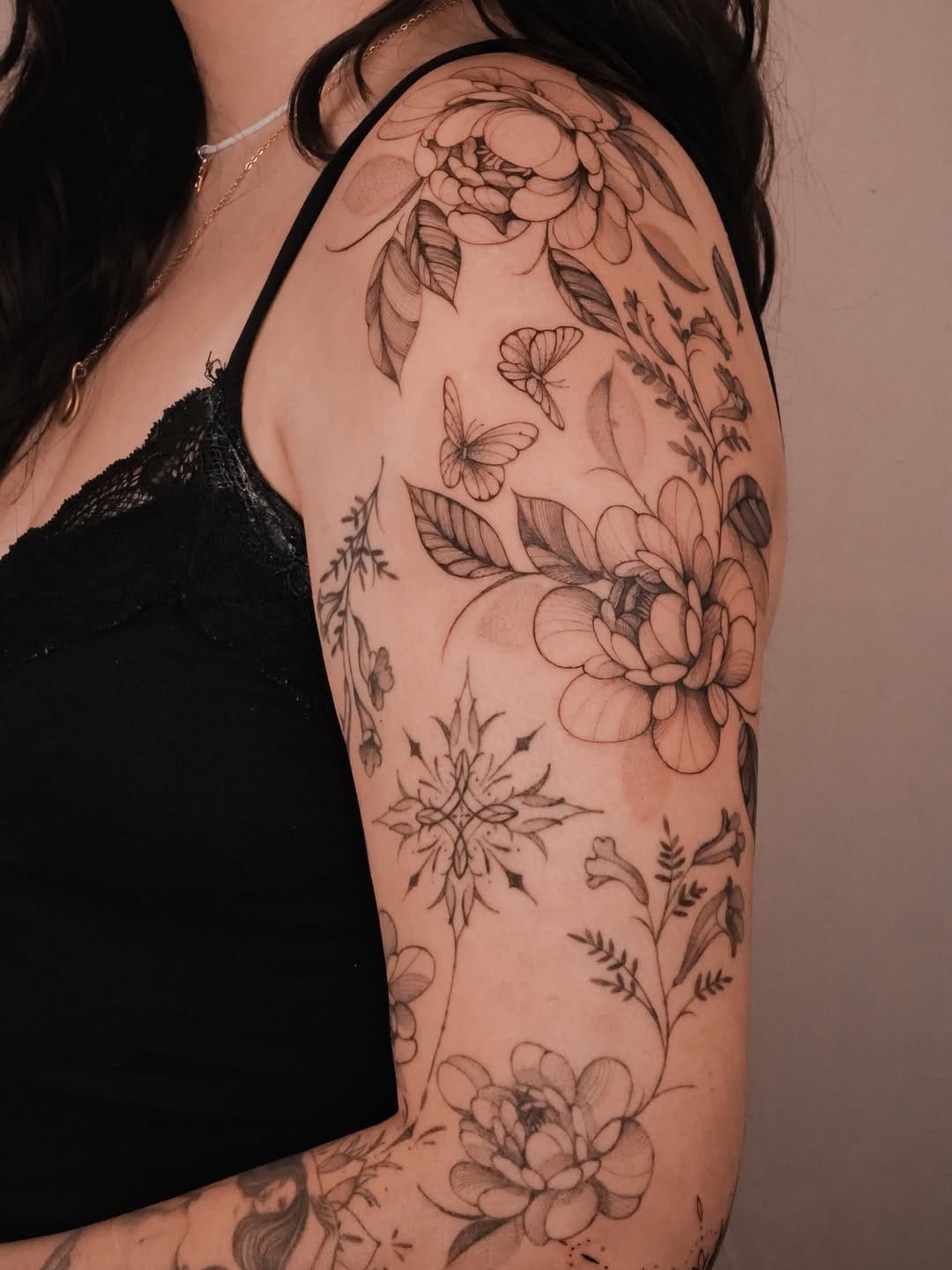 Post 5 by LAU VAN  |  TATUADORA on Instagram (carousel)