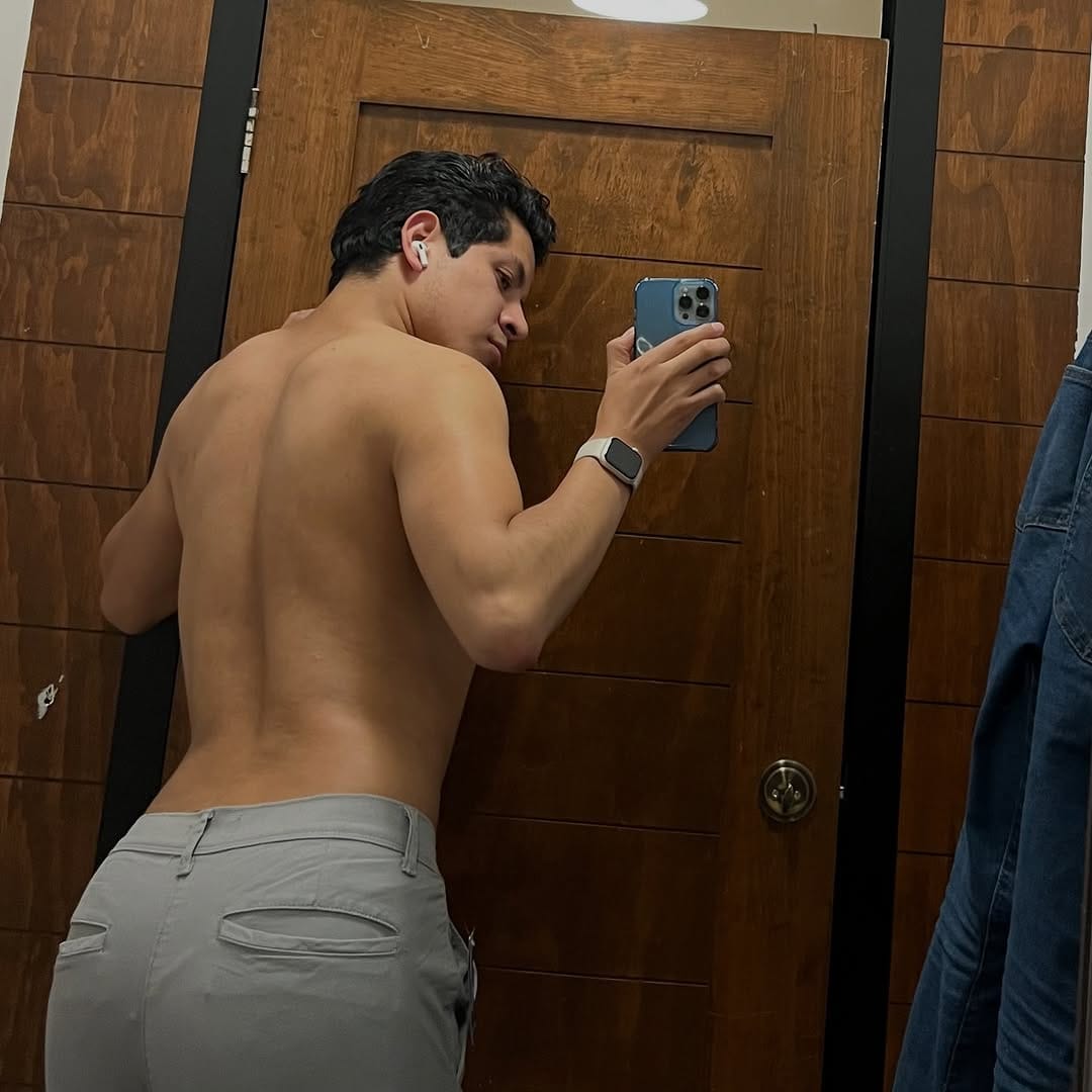 Post 6 by Leonardo Favio on Instagram (image)
