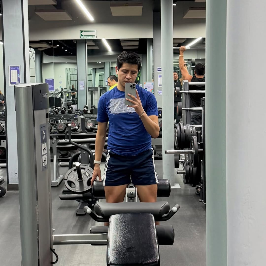 Post 4 by Leonardo Favio on Instagram (carousel)