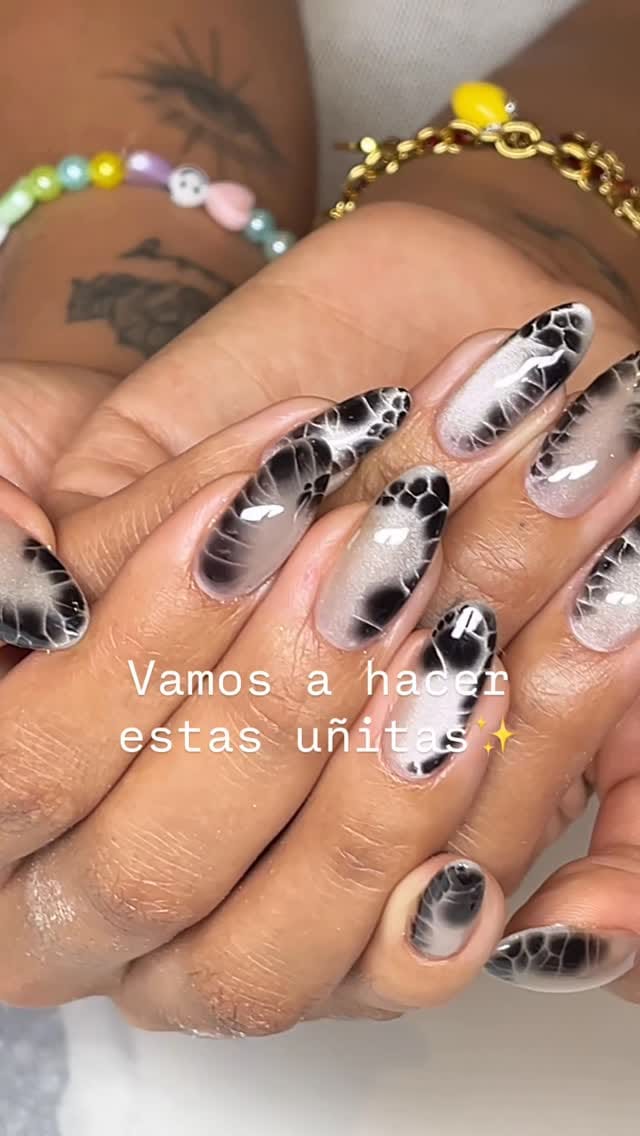 Post 5 by Nail artist 👩🏻‍🎨 Peni on Instagram (video)