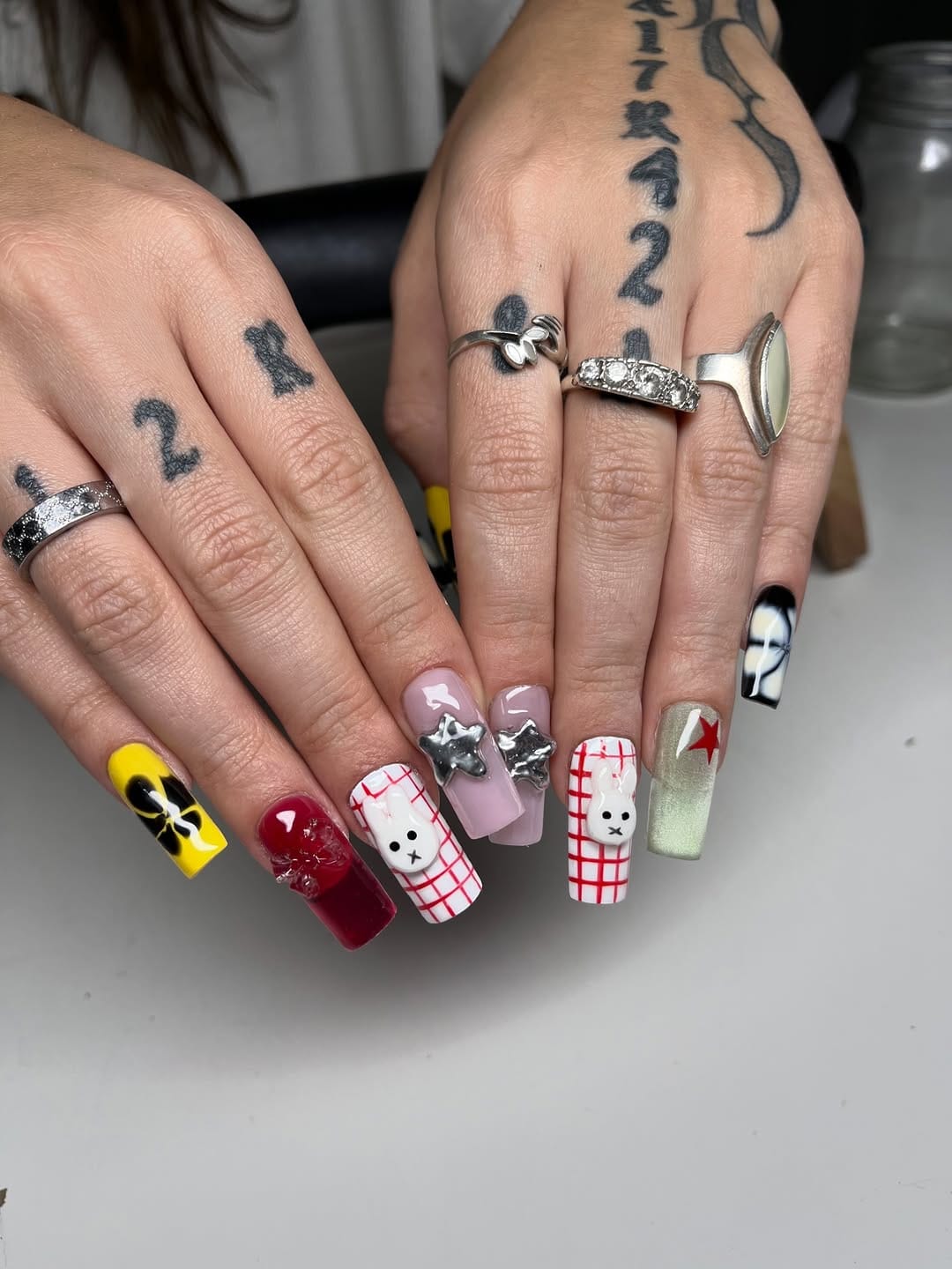 Post 4 by Nail artist 👩🏻‍🎨 Peni on Instagram (carousel)