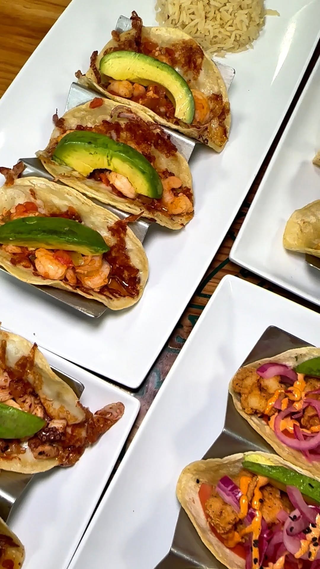 Post 7 by elviejonseafoodrestaurant on Instagram (video)