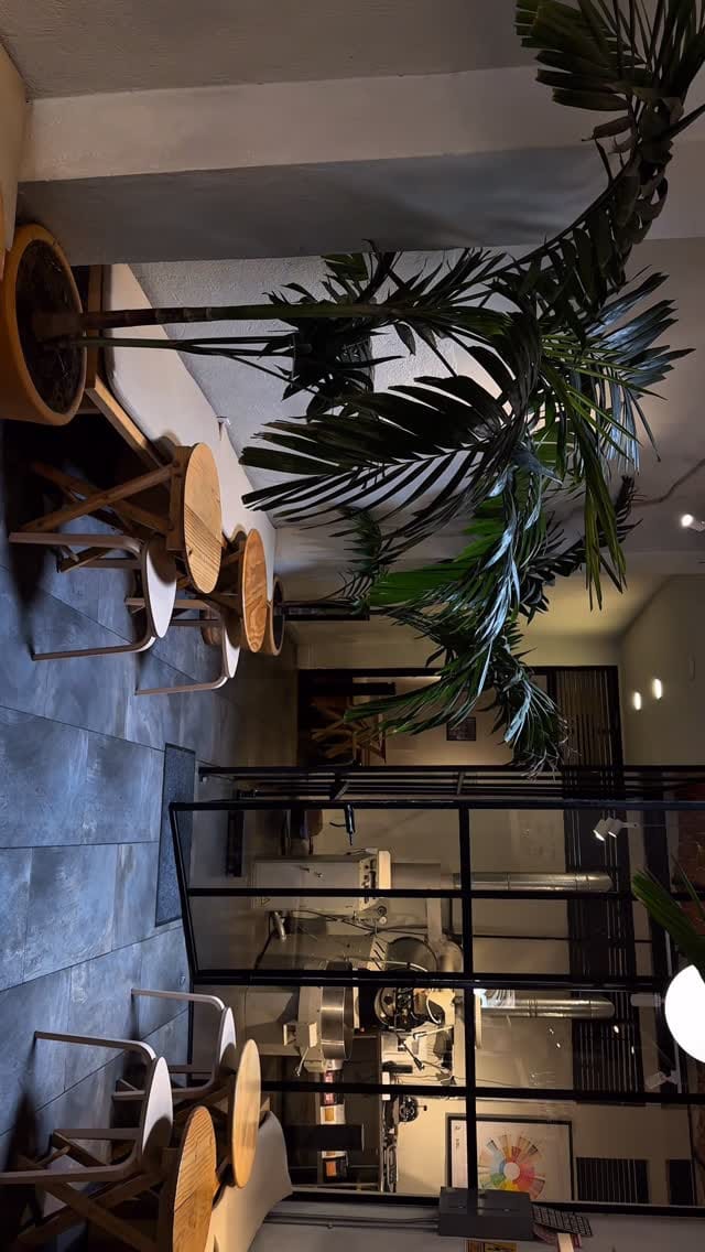 Post 10 by Curva.Cafe on Instagram (video)