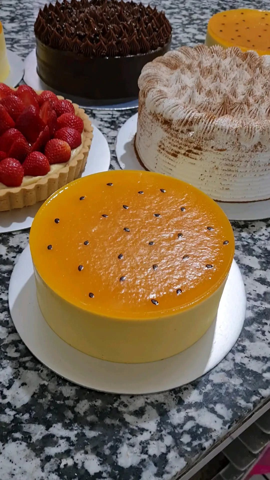 Post 10 by thelmas_cakes on Instagram (video)
