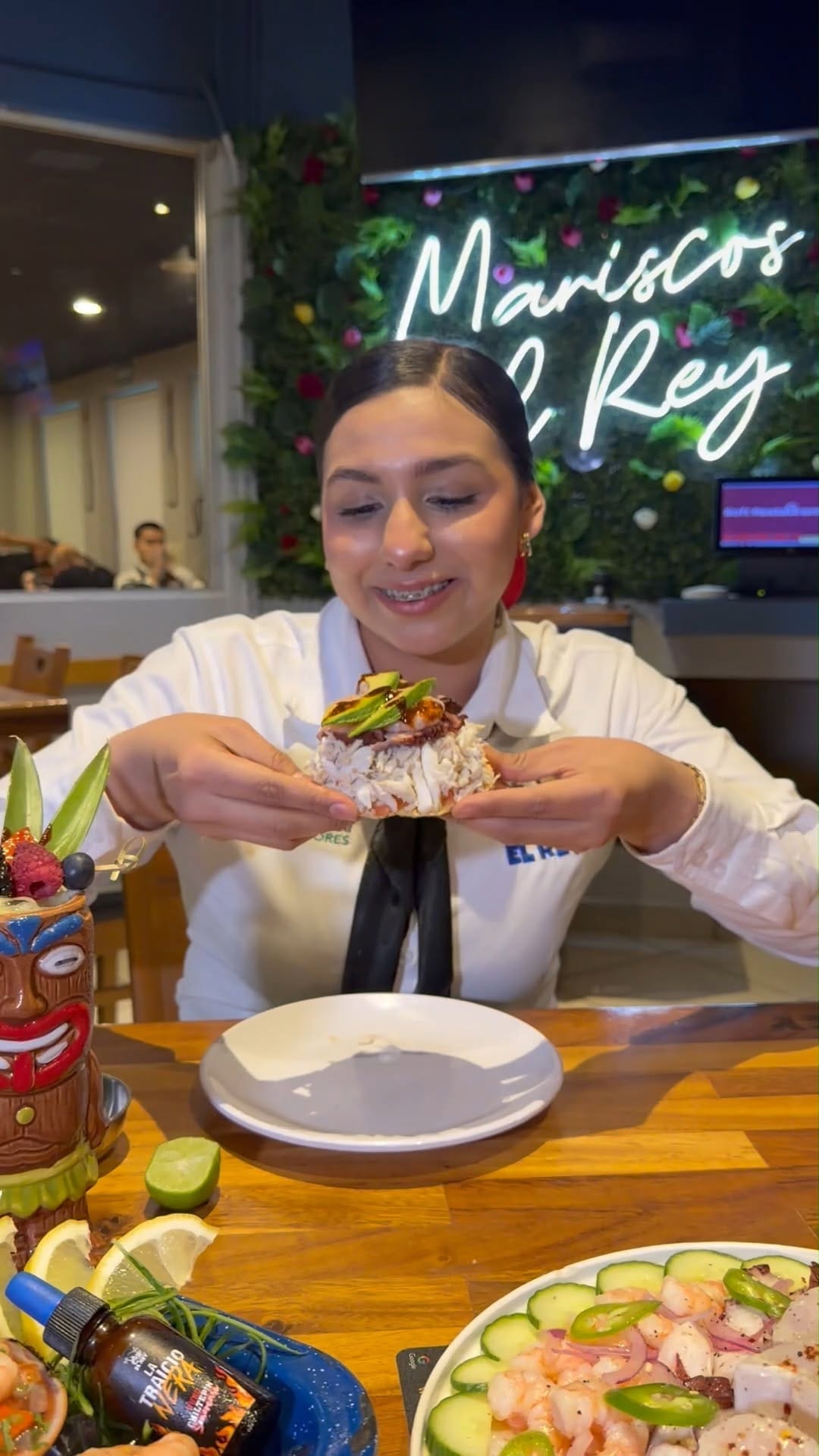 Post 7 by Mariscos El Rey on Instagram (video)