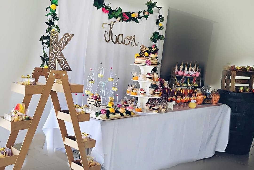 Post 10 by Zafiro Bakery on Instagram (carousel)