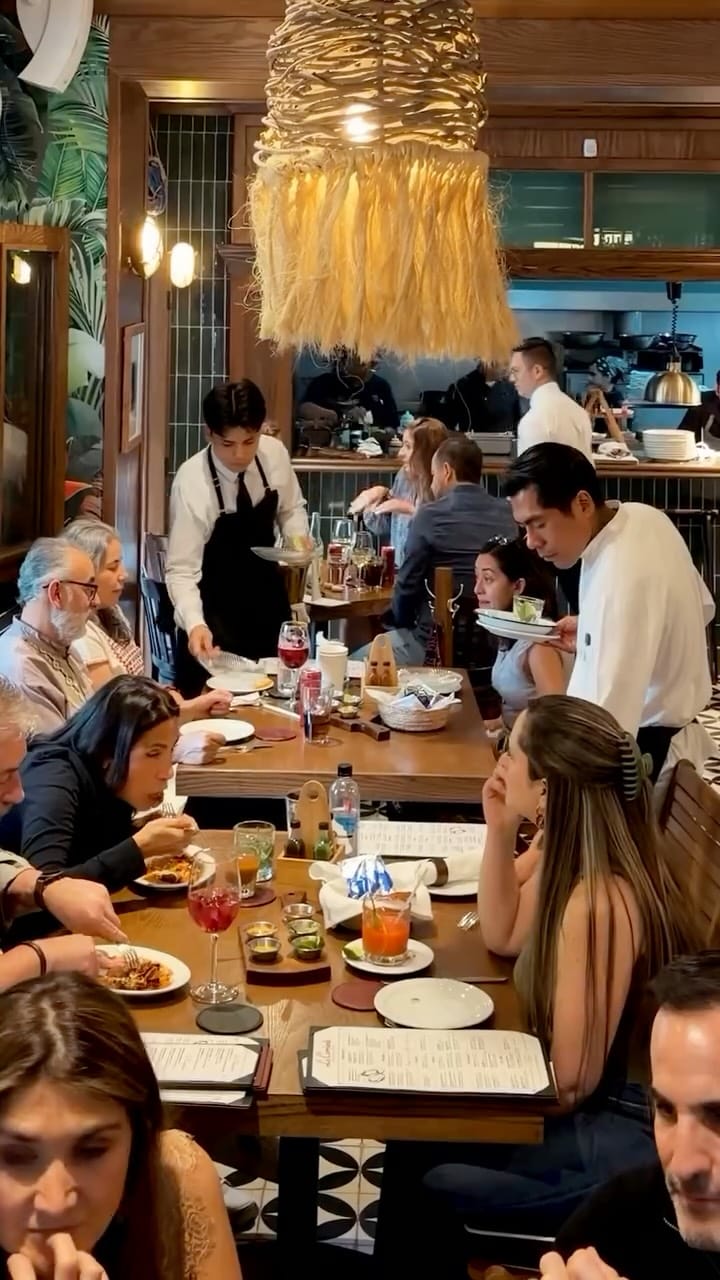 Post 1 by La Corriente Cevichería Nais on Instagram (video)