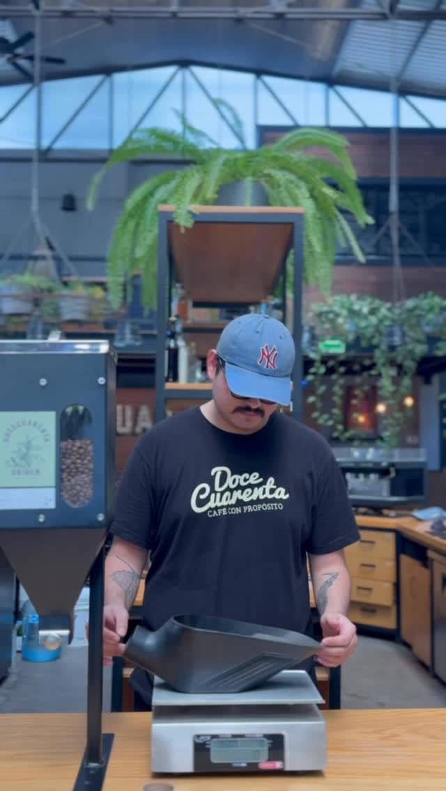Post 10 by DoceCuarenta Coffee Roasters on Instagram (video)